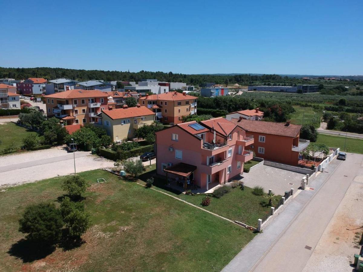 Guest House Gloria Novigrad Istria Exteriör bild